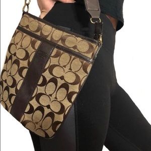 +10 purses in good conditions. Great deal!!